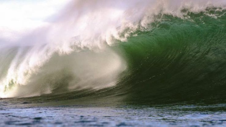 Surf Science – What Makes a Wave Spit?