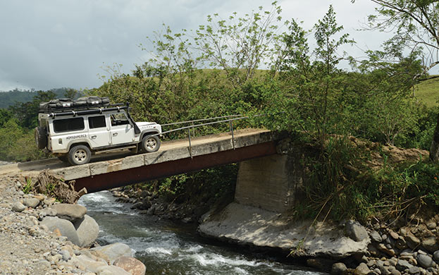 Land-Rover-4x4-Arenal-Costa-Rica-river crossing