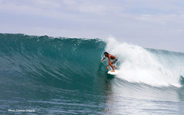 Alberto-Munoz-Costa-Rica-Surfing-waves-you've-missed-Photo-Esteban-Delgado