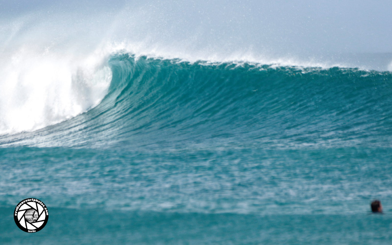 avellanas-empty-pealing-left-avellanas-surf-photos