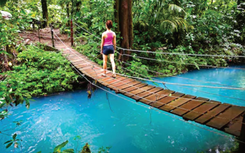 Rio-Celeste-costa-rica-hanging-bridge