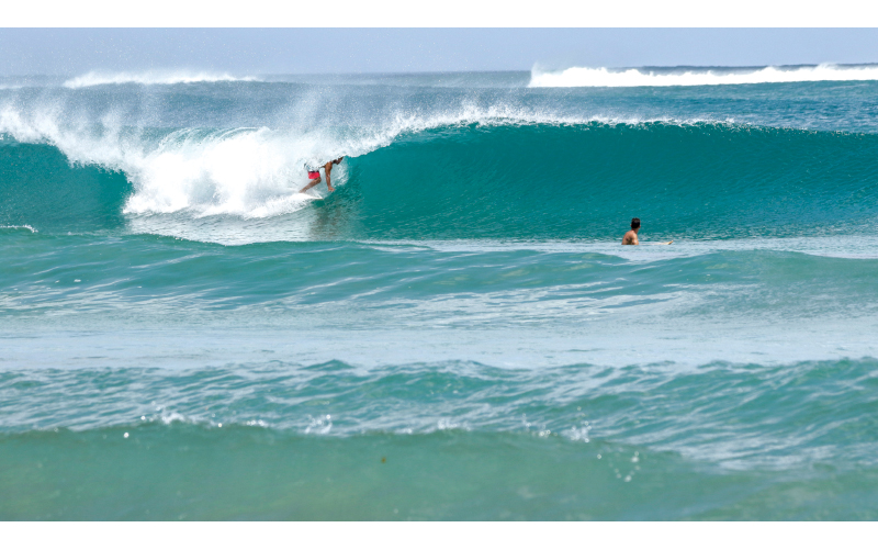 surfing in playa avellanas or little Hawaii