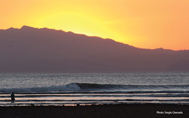 Costa-Rica-Boca-Barranca-Surf-Spot--Pôr-do-sol-na-boca-foto-Sergio-Quesada