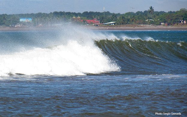 Costa-Rica-Boca-Barranca-Surf-Spot--la-foto-de-boca-Sergio-Quesada