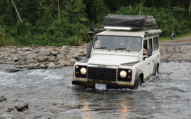 Land-Rover-4x4-Arenal-Costa-Rica-river crossing