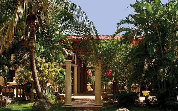 Hidden-Garden-Art-Gallery-Guanacaste-Artists-Costa-Rica-Enterence-Howler-Magazine