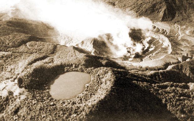 Poás-Volcano-Botos-Lagoon-laguna-de-Botos-1925