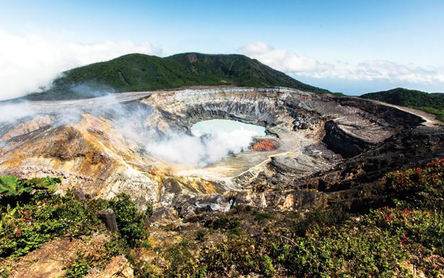 Poás-Volcano-travel-to-costa-rica
