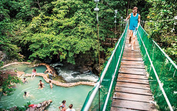 Rincón-de-la-Vieja aventura-Hotel-Hacienda-Guachipelín-fontes termais-e-ponte suspensa
