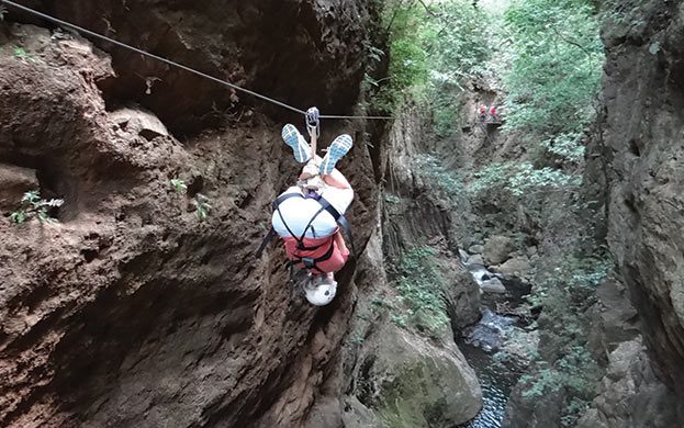 Rincón-de-la-Vieja-tirolesa-canopy-tour-Costa-Rica-aventura