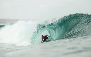 carlos-munoz-deep-in-barrel-world-surf-league-diaz