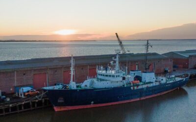 El capitán PAUL WATSON presenta el primer barco de la Armada de Neptuno